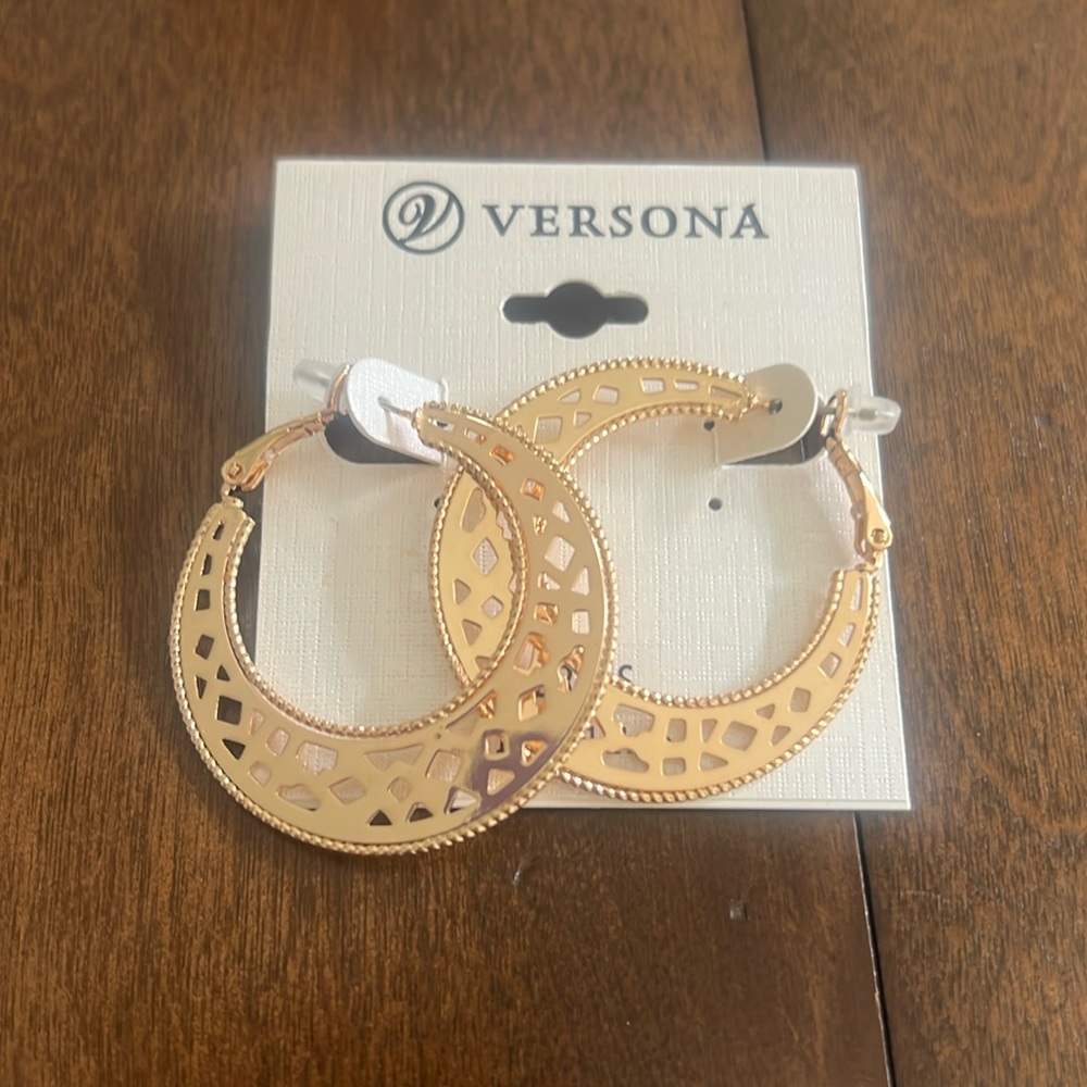 NWT Versona Gold Geometric Necklace and Hoop Earrings Set - Picture 4 of 6